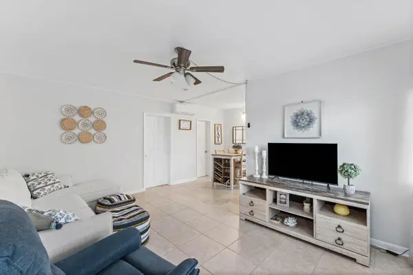11 SW 4th Avenue #Unit 6, Boca Raton, FL 33432