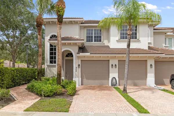 6380 Bella Circle #905, Boynton Beach, FL 33437