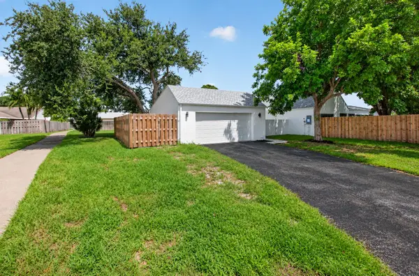 905 NW 21st Way, Delray Beach, FL 33445
