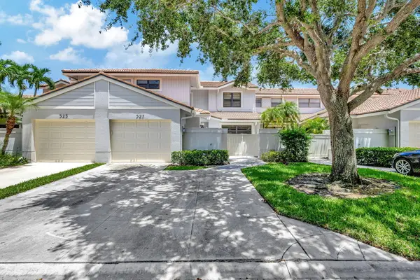 527 Prestwick Circle, Palm Beach Gardens, FL 33418