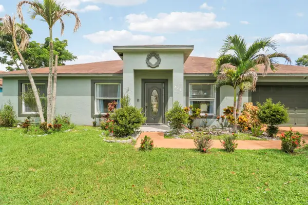 825 SE Cavern Avenue, Port St Lucie, FL 34983