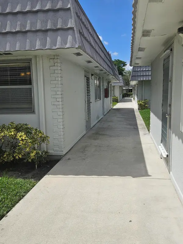 17 Valencia A, Delray Beach, FL 33446