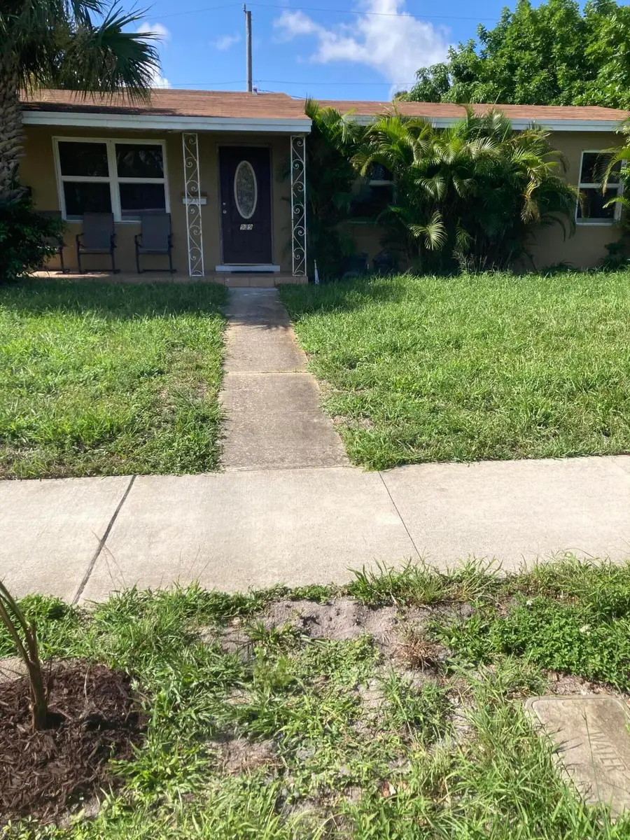 939 35th Street, West Palm Beach, FL 33407 - #2