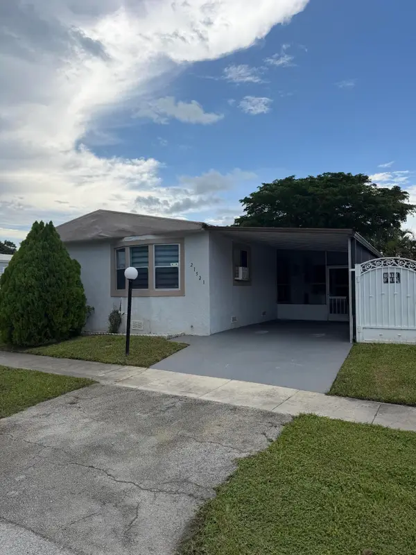 21521 S Heritage Circle, Pembroke Pines, FL 33029