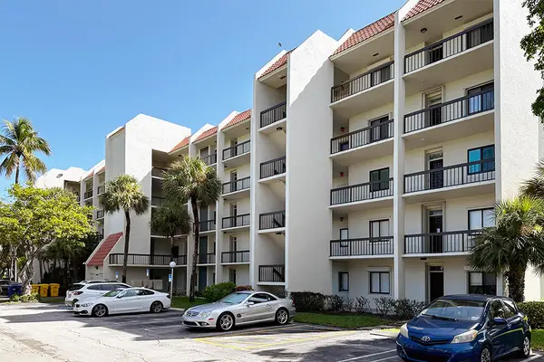 3000 Presidential Way #Apt 106, West Palm Beach, FL 33401