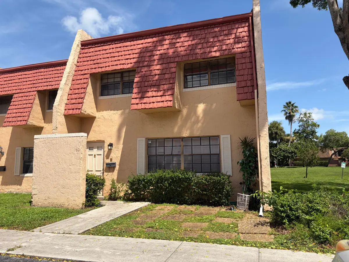 40 Spinning Wheel Lane, Tamarac, FL 33319 - #1