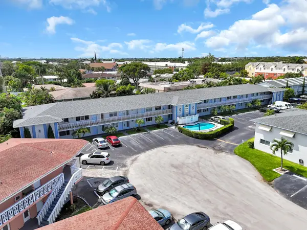 4111 NE 21st Way #211C, Lighthouse Point, FL 33064
