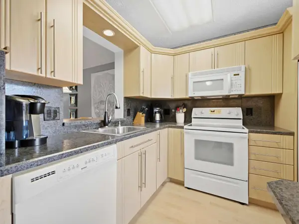 7145 Huntington Lane #205, Delray Beach, FL 33446