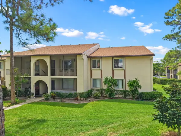 324 Knotty Pine Circle #B-2, Greenacres, FL 33463