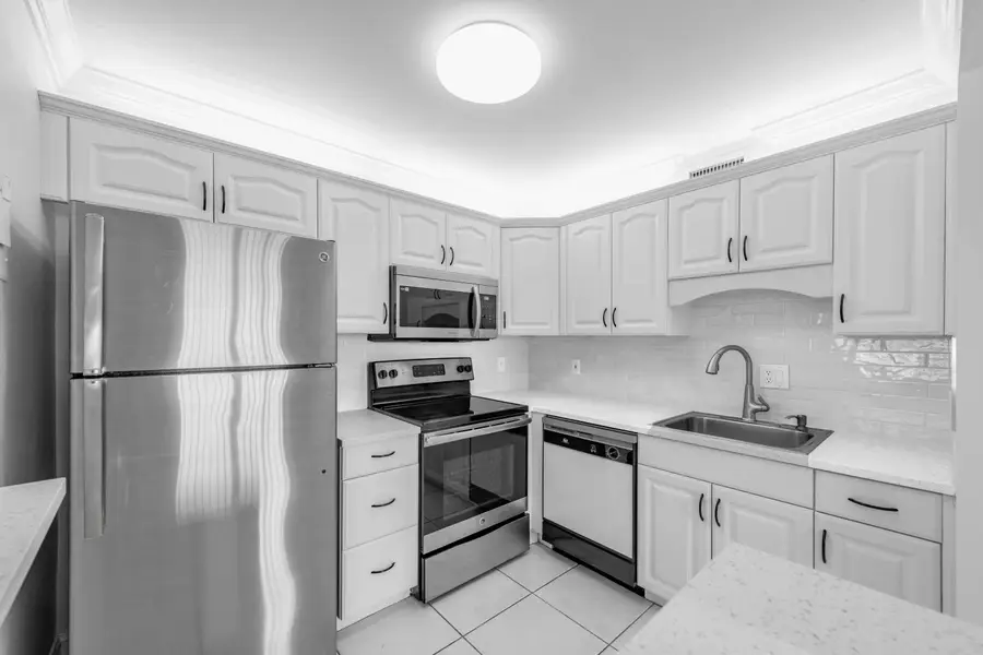 190 Saxony D, Delray Beach, FL 33446 - #3