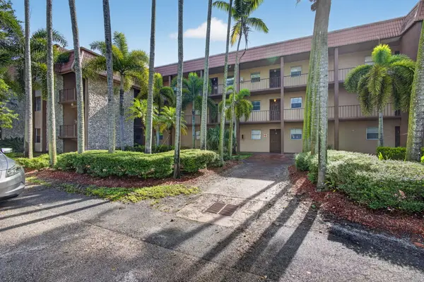 120 Sparrow Drive #304, Royal Palm Beach, FL 33411