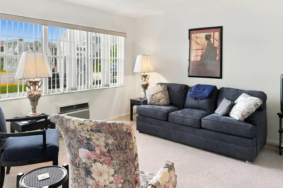 339 Northampton Q, West Palm Beach, FL 33417 - #3