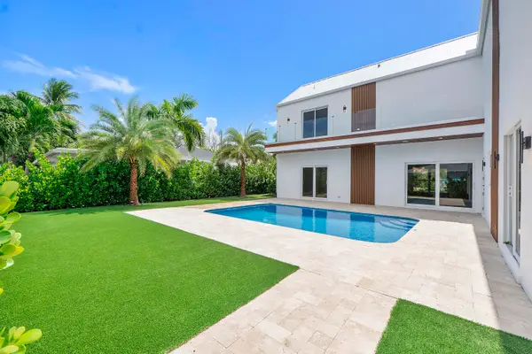 303 SW 14th Place, Boca Raton, FL 33432