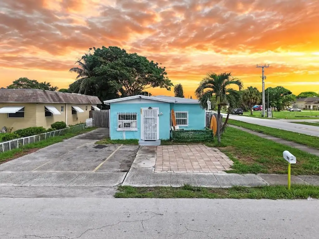 207 SW 4th Street, Deerfield Beach, FL 33441 - #1