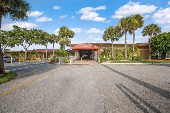 160 Lake Frances Drive, West Palm Beach, FL 33411 - #2