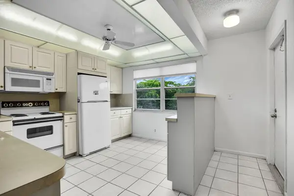 3002 Portofino Isle #M3, Coconut Creek, FL 33066