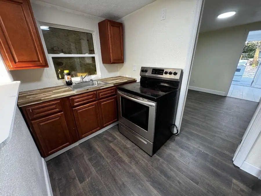 916 N 10th Street, Fort Pierce, FL 34950 - #2