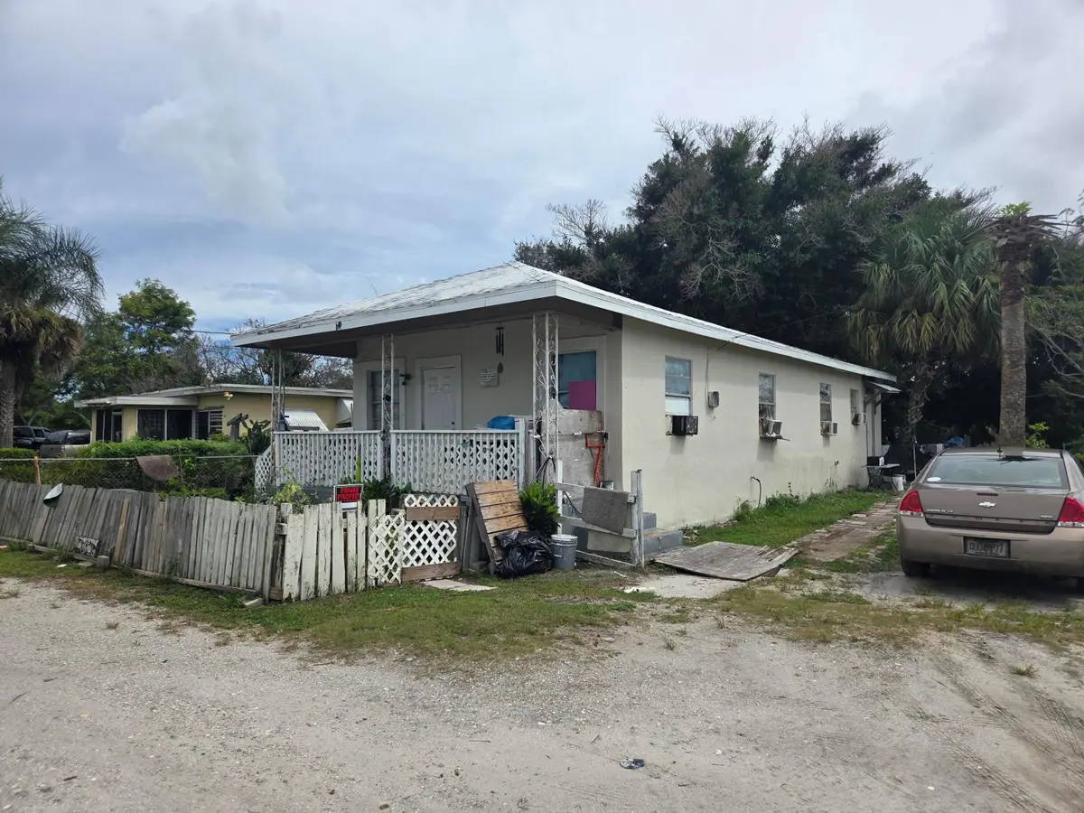 918 N 10th Street, Fort Pierce, FL 34950 - #1