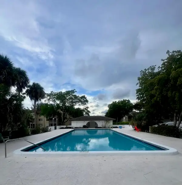 2700 Riverside Drive #103, Coral Springs, FL 33065