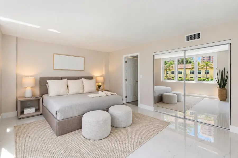 2200 NE 33rd Avenue #2J, Fort Lauderdale, FL 33305 - #3
