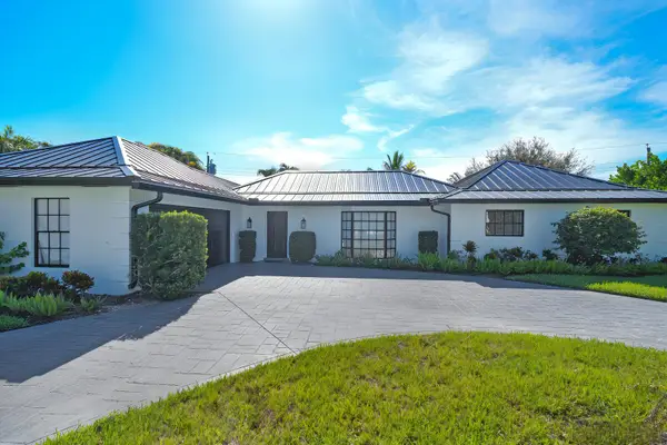 7 SE Paddock Circle, Jupiter, FL 33469