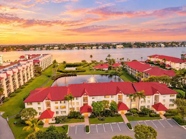102 Half Moon Circle #F2, Hypoluxo, FL 33462