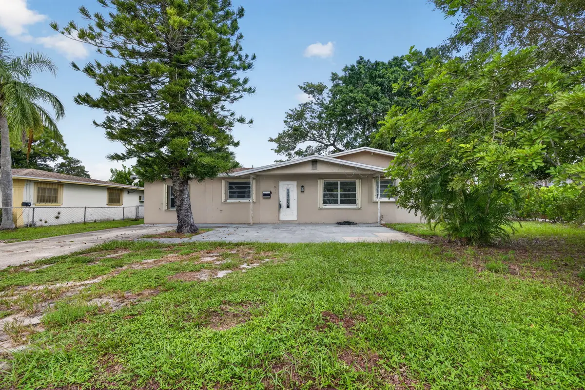 913 NW 10th Terrace, Stuart, FL 34994 - #1