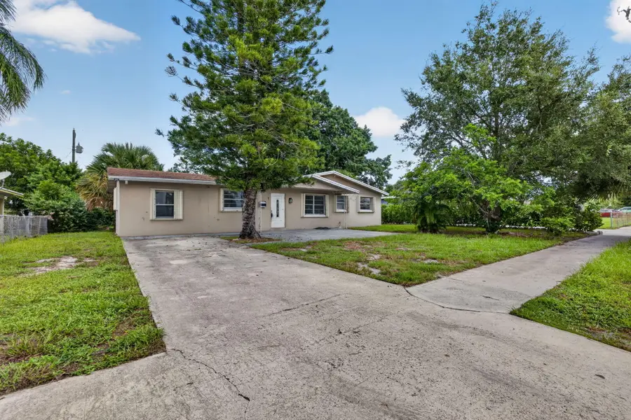913 SE 10th Street, Stuart, FL 34994 - #3