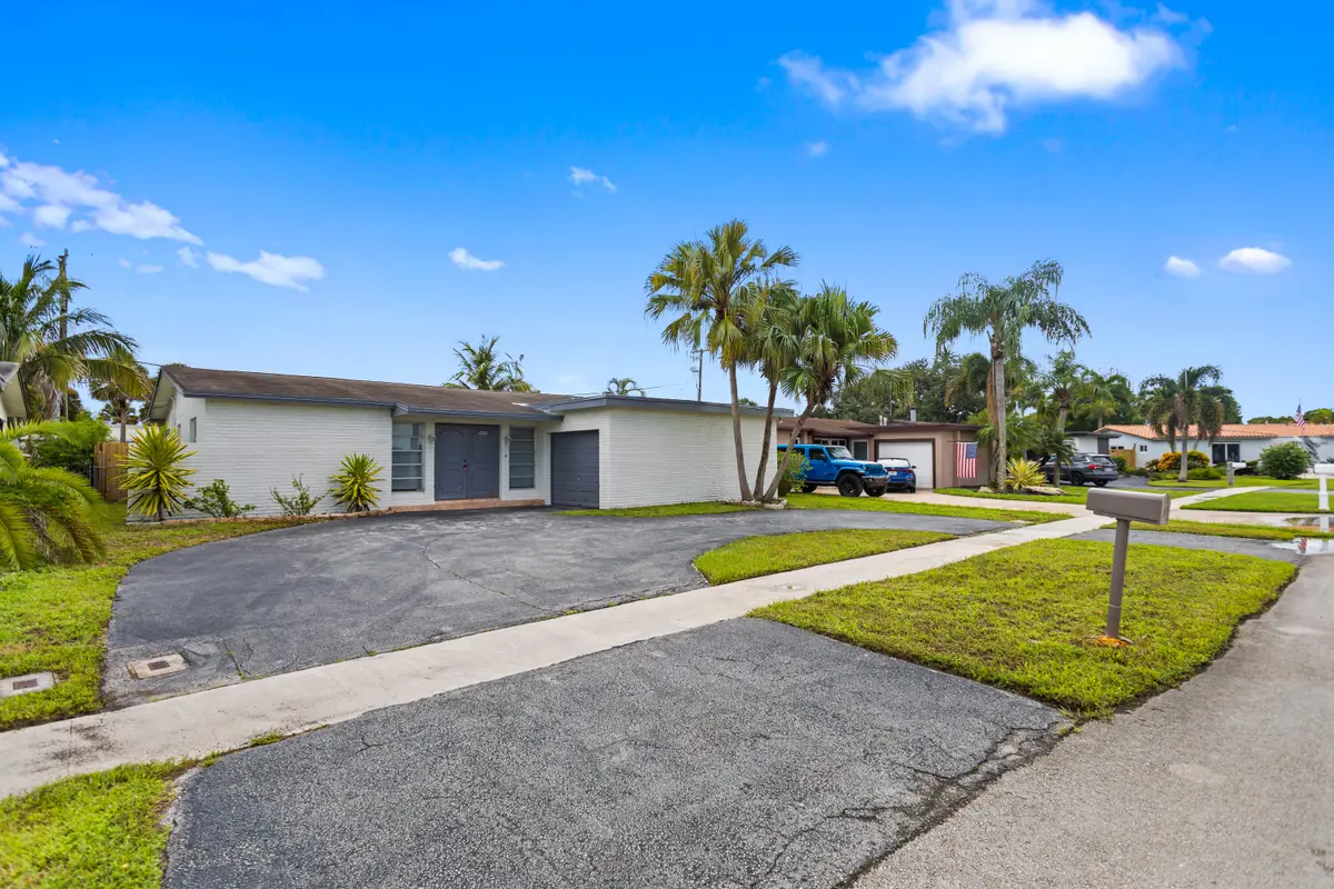 2000 NW 91st Way, Sunrise, FL 33322 - #1
