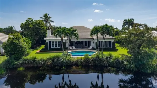 11 Country Road E, Boynton Beach, FL 33436