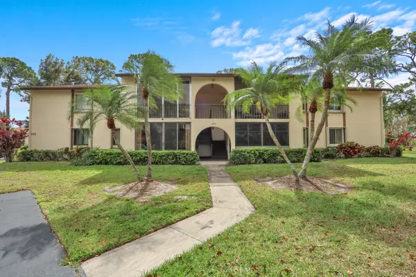 323 Knotty Pine Circle #A-2, Greenacres, FL 33463