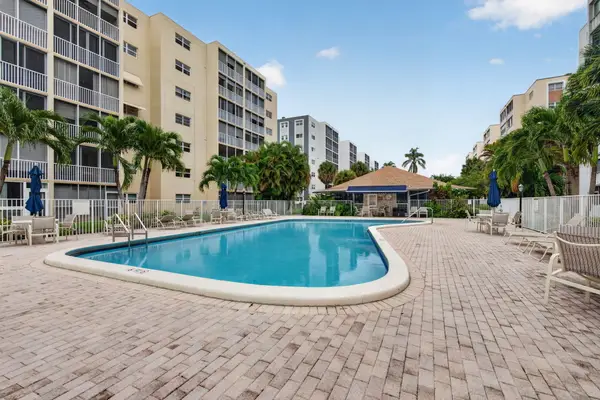 620 NE 12th Avenue #202, Hallandale Beach, FL 33009