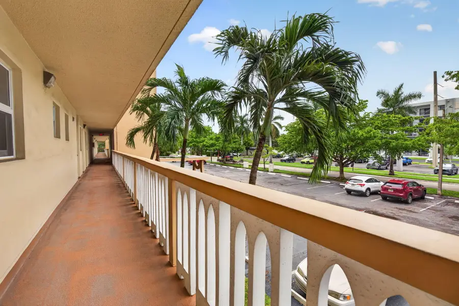 620 NE 12th Avenue #202, Hallandale Beach, FL 33009 - #3