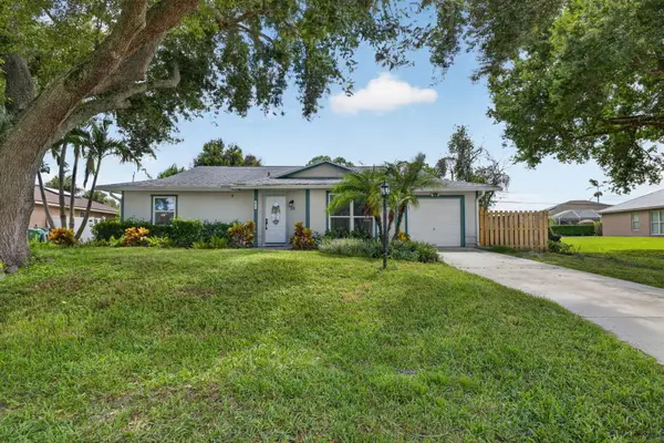 872 SW Nichols Terrace, Port St Lucie, FL 34953