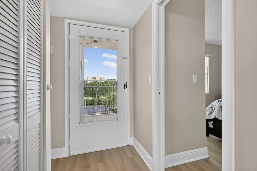 3871 Via Poinciana #407, Lake Worth, FL 33467 - #3