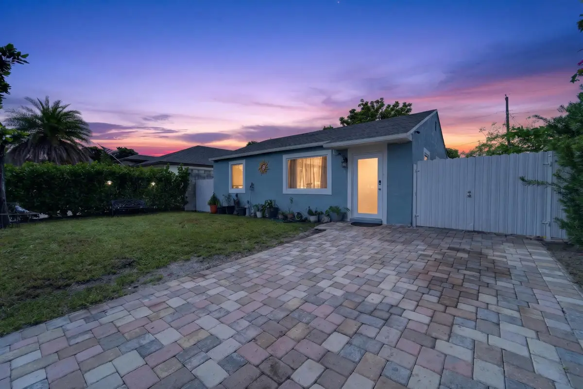 946 Mcintosh Street, West Palm Beach, FL 33405 - #1