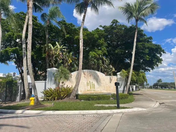 165 NW 96th Terrace #3-207, Pembroke Pines, FL 33024