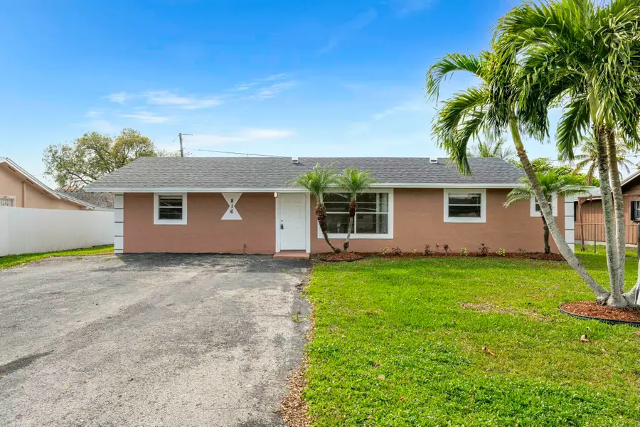 816 NE 22nd Street, Belle Glade, FL 33430 - #2