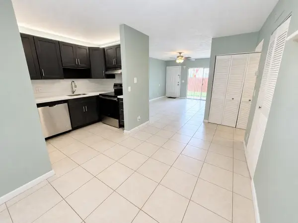 3253 NW 104th Avenue, Coral Springs, FL 33065