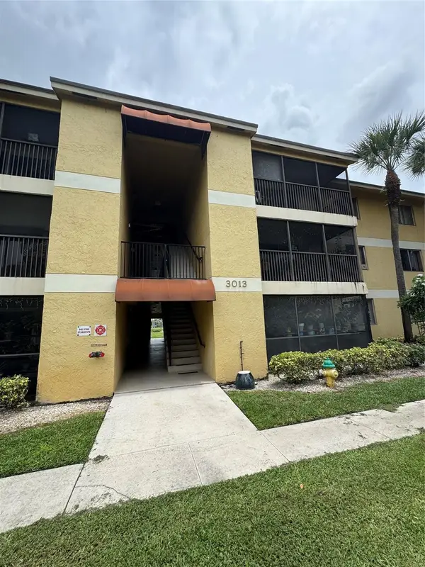 3013 N Oakland Forest Drive #106, Oakland Park, FL 33309