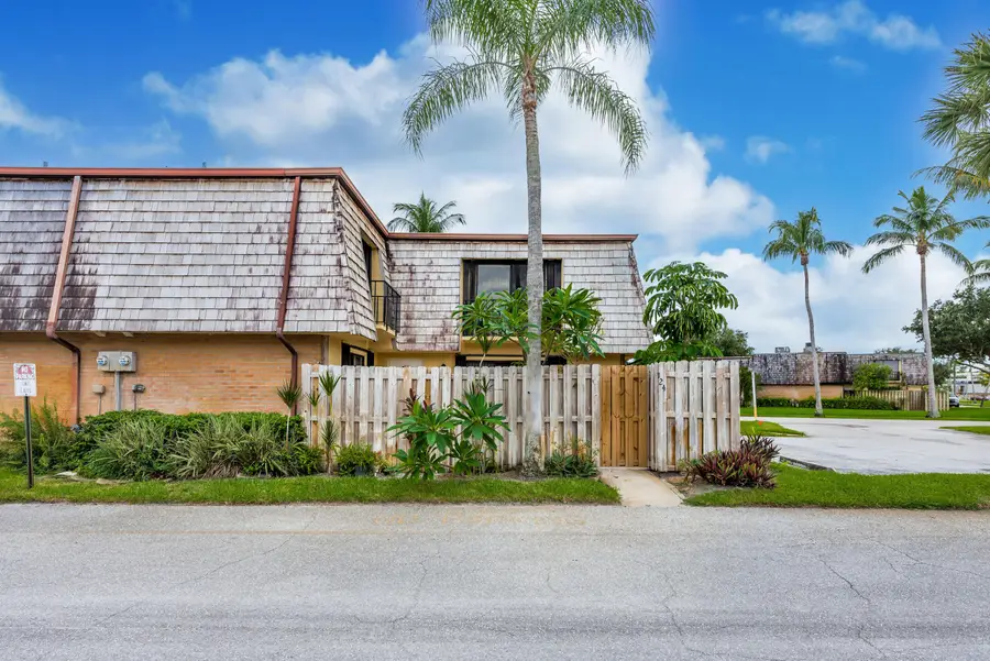 124 Lake Arbor Drive, Palm Springs, FL 33461 - #2