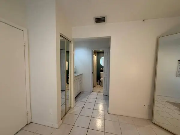 1437 Royal Forest Court, West Palm Beach, FL 33406