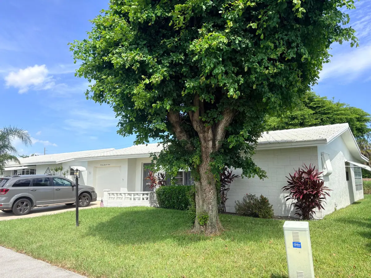 1304 SW 15th Street, Boynton Beach, FL 33426 - #1
