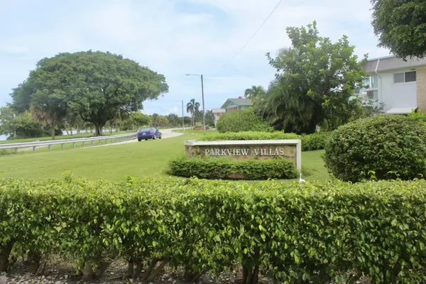 2440 Lake Osborne Drive, Lake Worth Beach, FL 33461