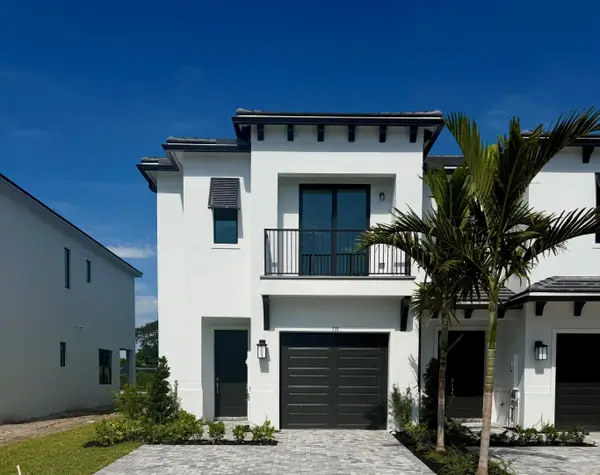 711 Nove Boulevard #15 Mangrove, Margate, FL 33063