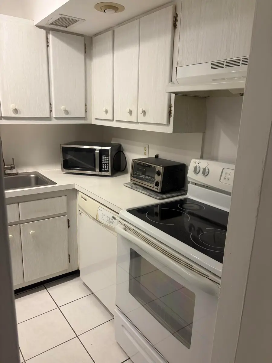 2400 NE 33rd Avenue #202, Fort Lauderdale, FL 33305 - #2