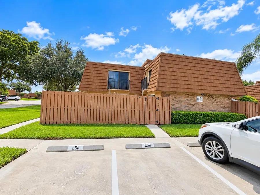 2590 Lakeview Court, Cooper City, FL 33026 - #2