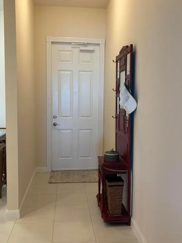 27 Harbour Isle Drive W #305, Fort Pierce, FL 34949
