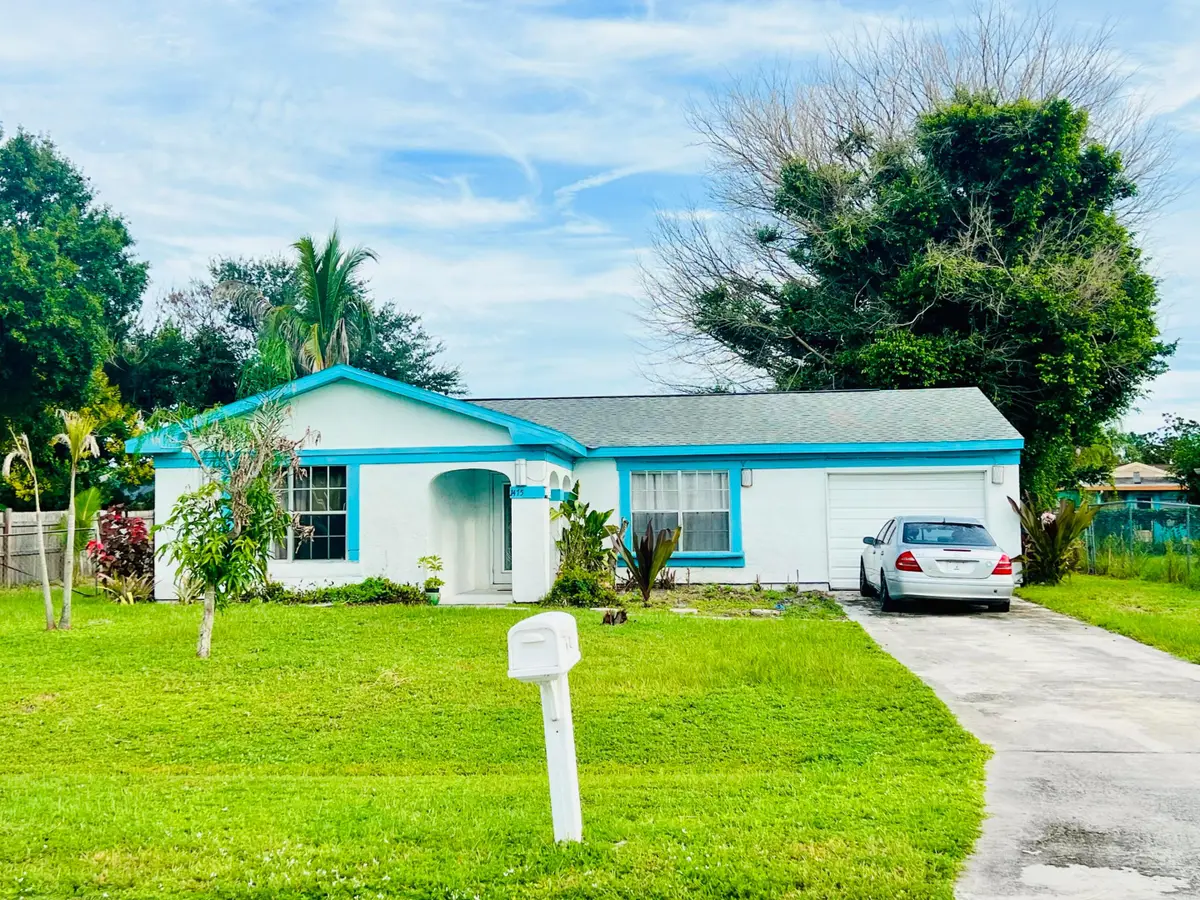 1475 SE Grapeland Avenue, Port Saint Lucie, FL 34952 - #1