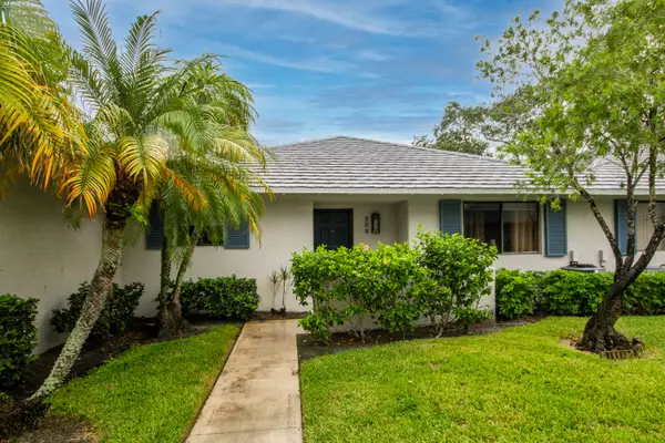 208 Club Drive, Palm Beach Gardens, FL 33418